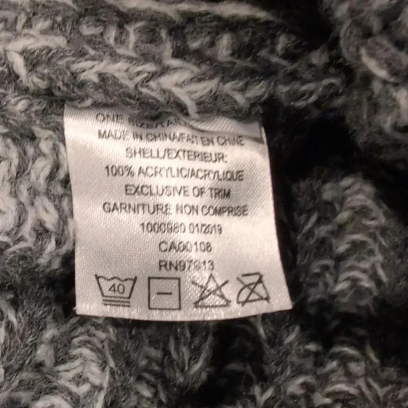 Cozy Grey Heathered Ribbed Knit Beanie with Pom Pom - Winter Hat - Picture 5 of 5